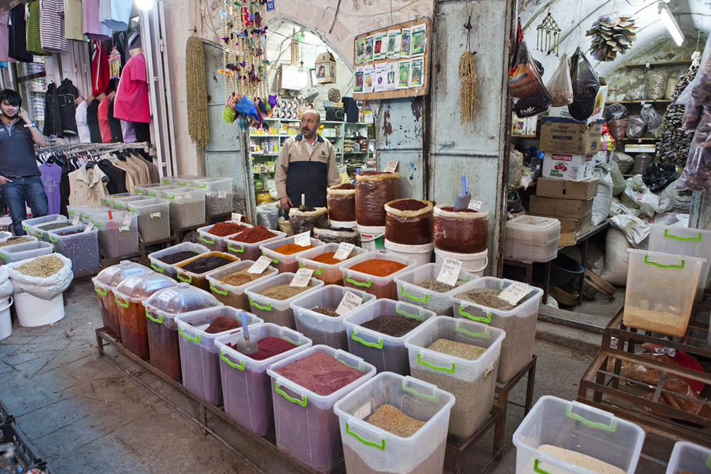 Puestos de especias en el bazar de Mardin