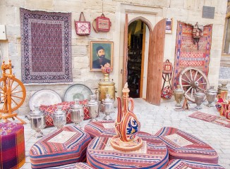 Bazares en la ciudad vieja de Bakú