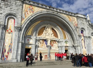 Puerta de entrada de la Basílica del Rosario