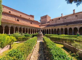 Claustro del monasterio de Santa María de Arles