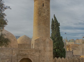 Mezquita de Bayla en el recinto de la ciudad vieja