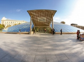 Moderna estación central del Metro de Bakú