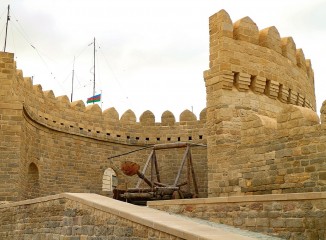 Torre de defensa en la muralla de la vieja ciudad