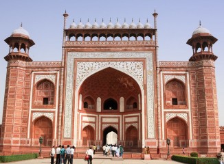 Entrada al recinto del Taj-Mahal