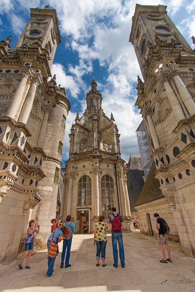 Escalera helicoidal en la Residencia real de Chambord en valle del Loira