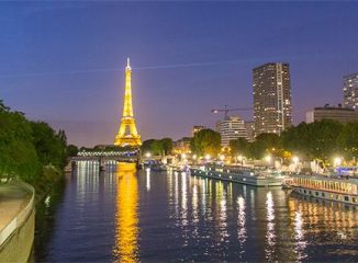 Paris de noche desde el Sena