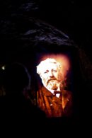 Julio Verne nos recibe en el Aven Armand