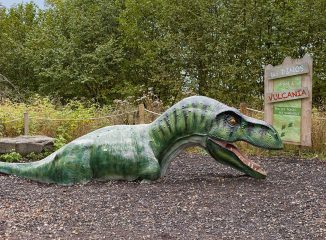 Parque temático de Vulcania paseando entre dinosaurios