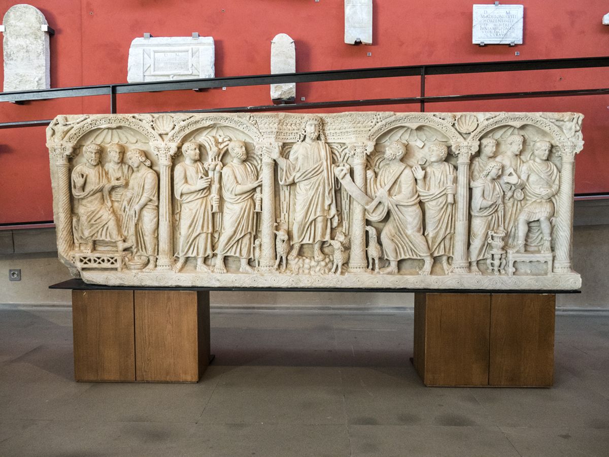 Sarcofago romano encontrado en la necropolis de Arlés