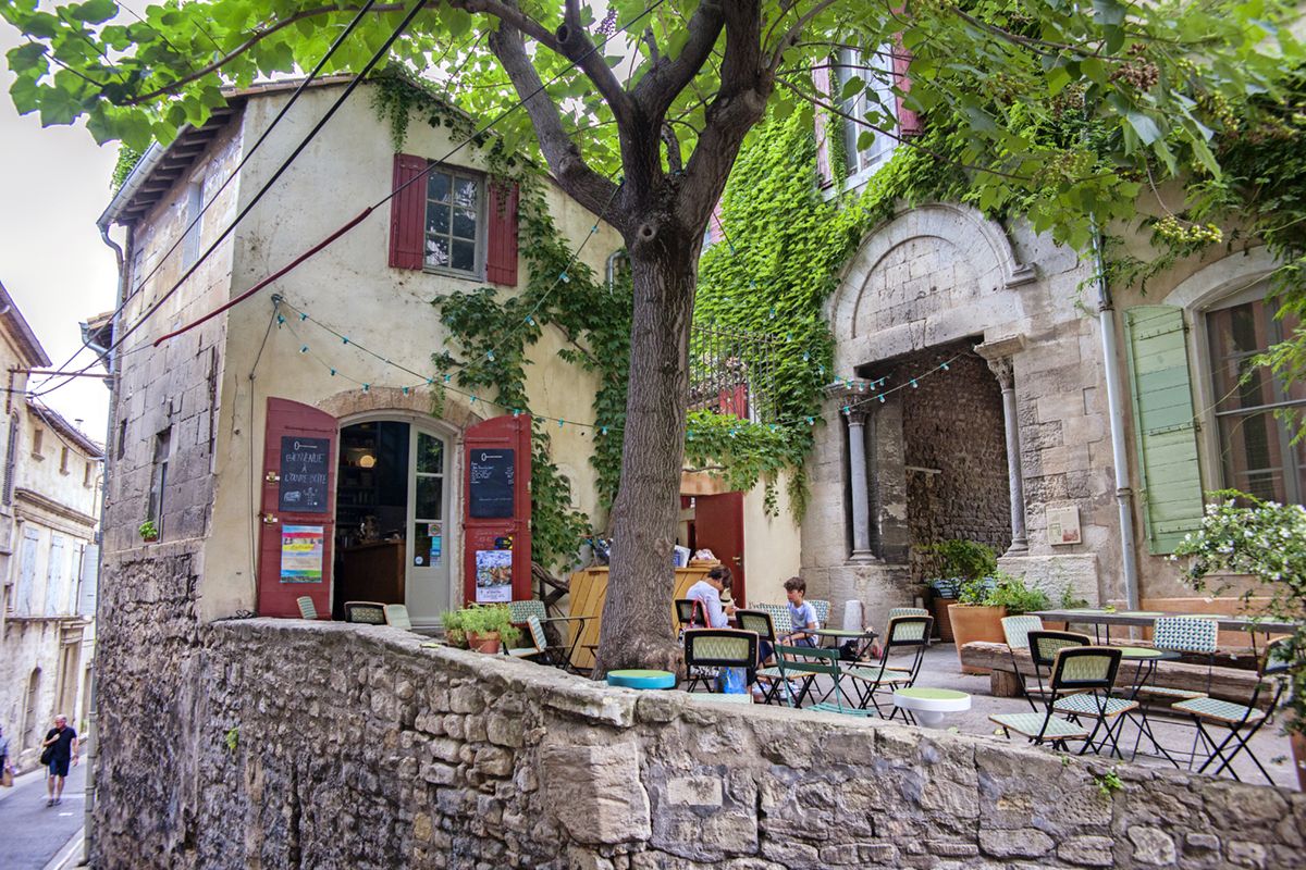 Restaurantes y bares en Arlés