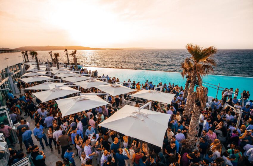  Los beach clubs imprescindibles de malta este verano