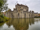 Panorámica del castillo de Gravensteen desde el canal.