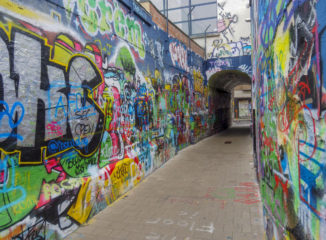 La calle Werregarenstraatje es un lienzo al aire libre para los artistas del grafiti.