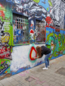 La calle Werregarenstraatje es un lienzo al aire libre para los artistas del grafiti.