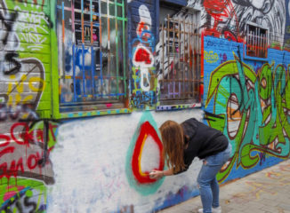 La calle Werregarenstraatje es un lienzo al aire libre para los artistas del grafiti.