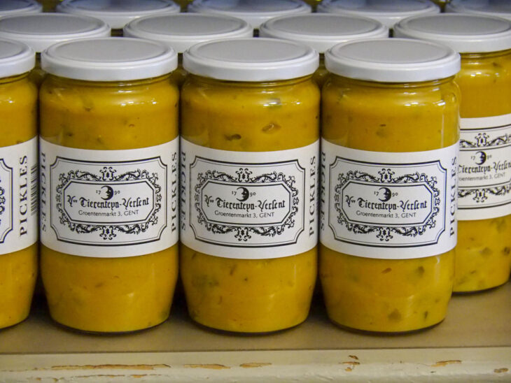 La tienda con más solera de la ciudad, Tirentteyn Verlet, donde se elabora la famosa mostaza picante que tanto gusta a lo ganteses