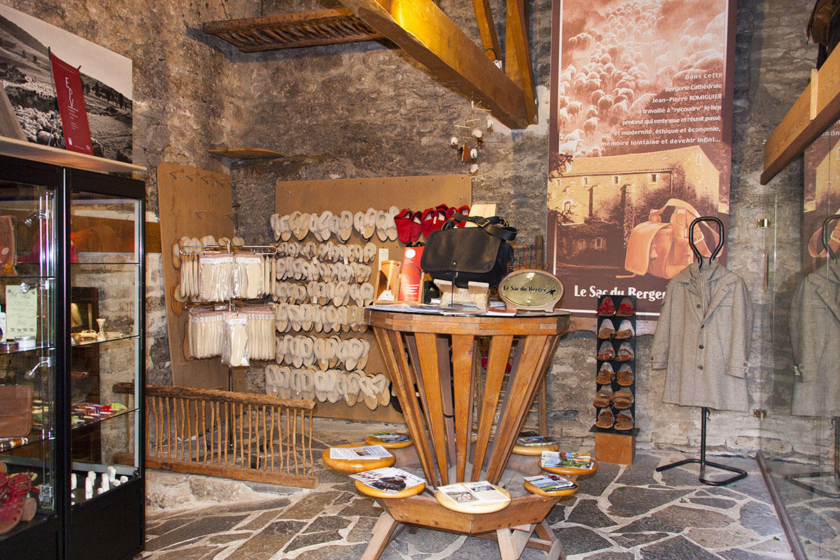 Tienda de productos típicos en la Couvertoirade