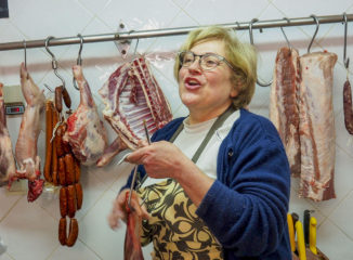 Alegría Sanz al frente de en carnicería