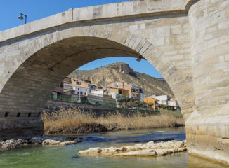 Panorámica del río Alcanadre desde el arco central del Puente Viejo