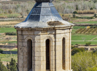 Torre de la Iglesia de Nuestra Señora de la Asunción donde anidan las cigüeñas