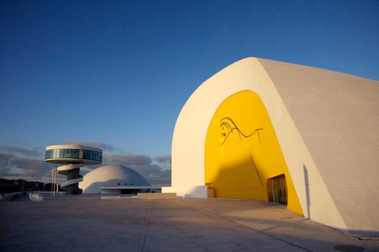  Los atractivos turísticos de Avilés, Gijón/Xixón y Oviedo