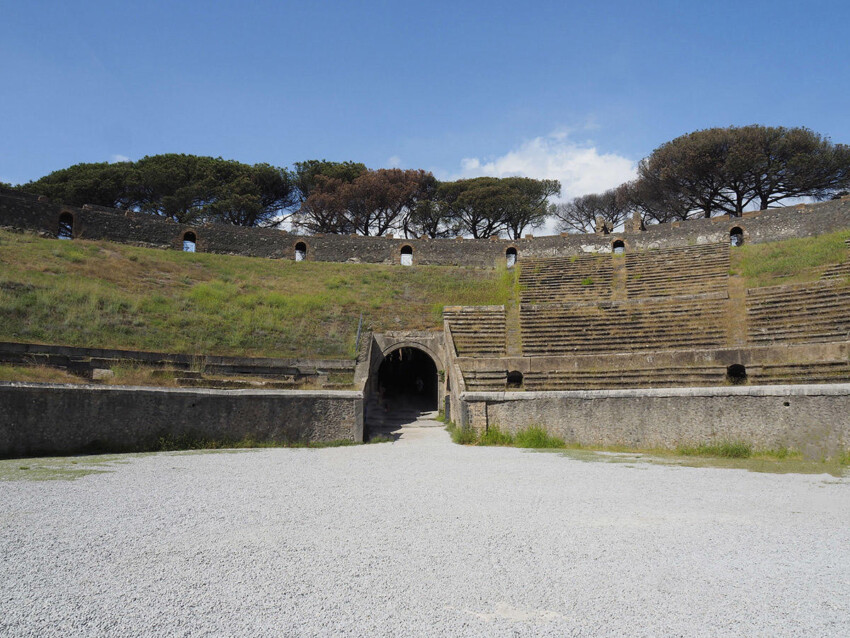 Vista del interior del anfiteatro de Pompeya