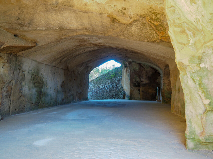 Entrada al recinto de arqueológico de Cumas