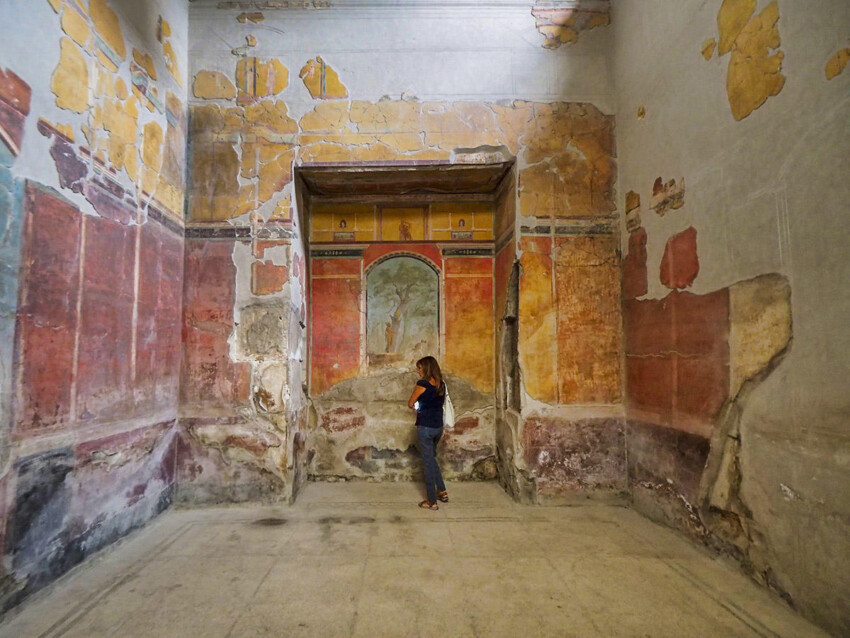 Oplontis calidarium o sala de baño, el cuadro central representa a Hércules en el jardin de las Hespedes