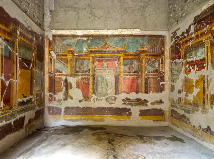 Oplontis fresco de la galeria nº 9 de estilo pompeyano con detalle de la mascara y escenografias teatrales de tradición helenística