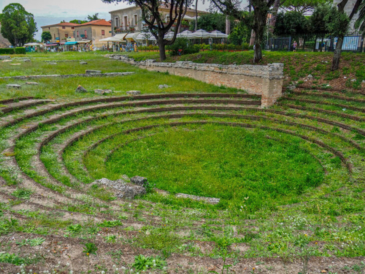Paestum Ekklesiasterion