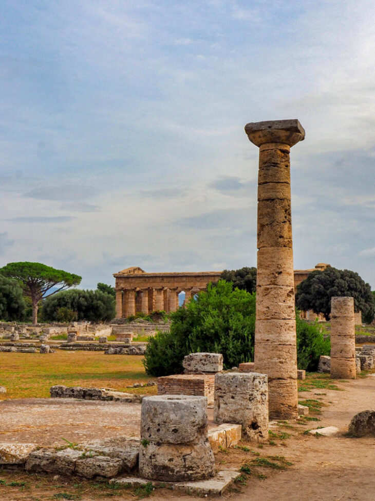 Vía Sacra al fondo el Templo de Neptuno
