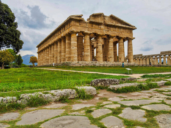 Templo de Neptuno en Paestum vista frontal