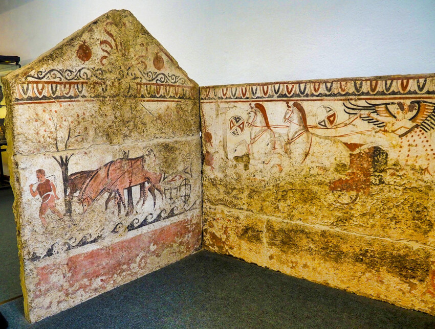 Tumba de las victorias aladas Museo de Paestum