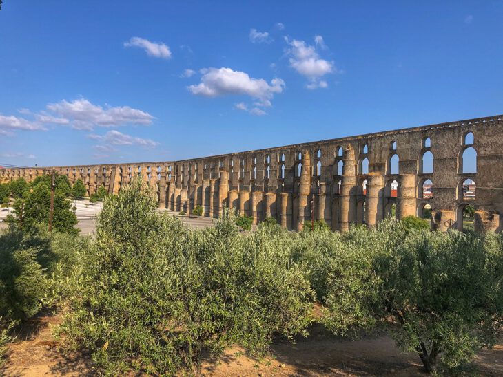 Acueducto medieval de Amoreira