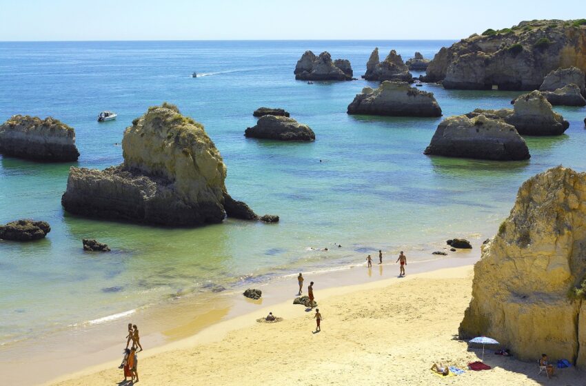  Algarve reabre sus playas y arranca la temporada de baño