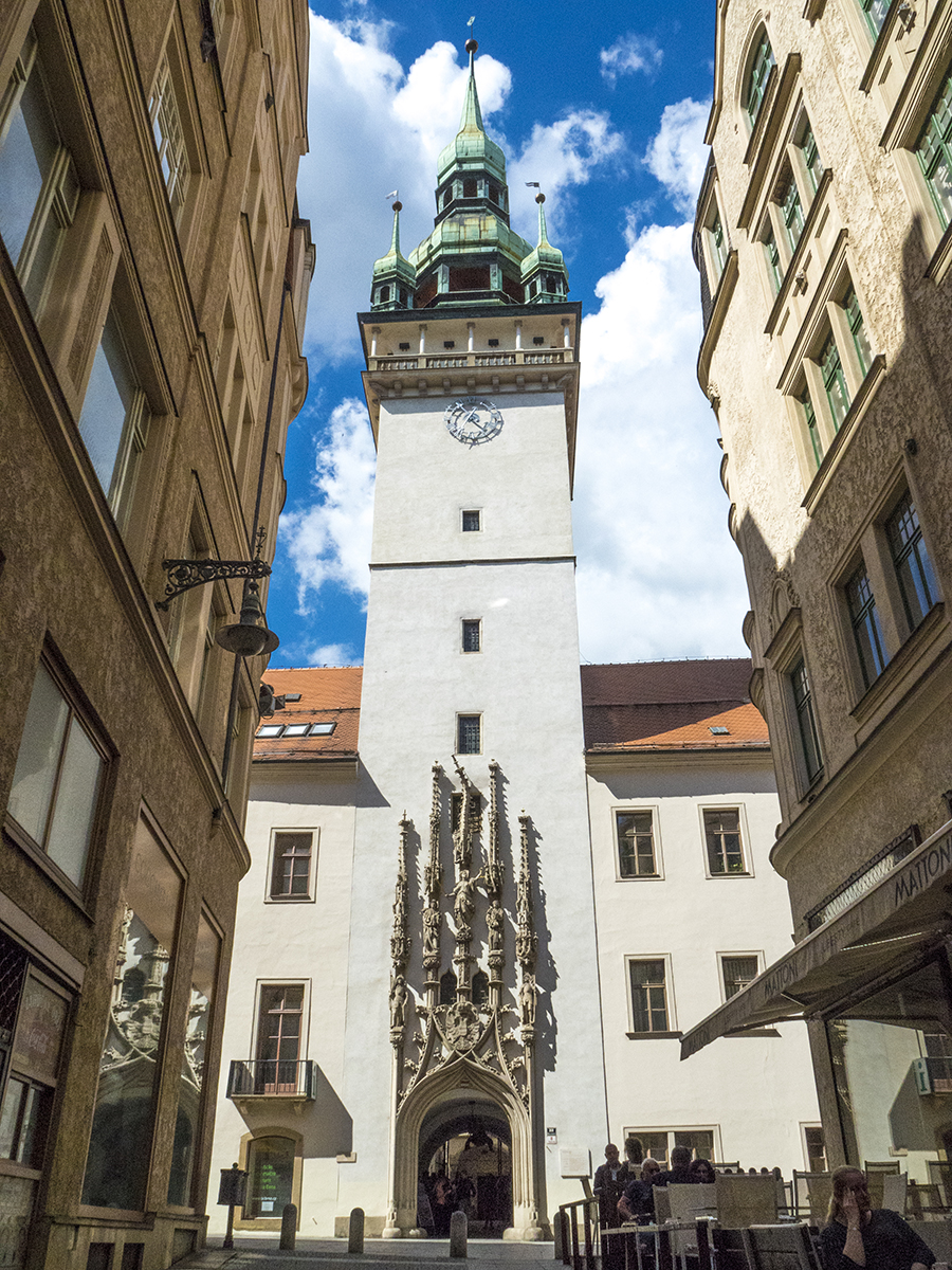 Brno torre del reloj del antiguo Ayuntamiento