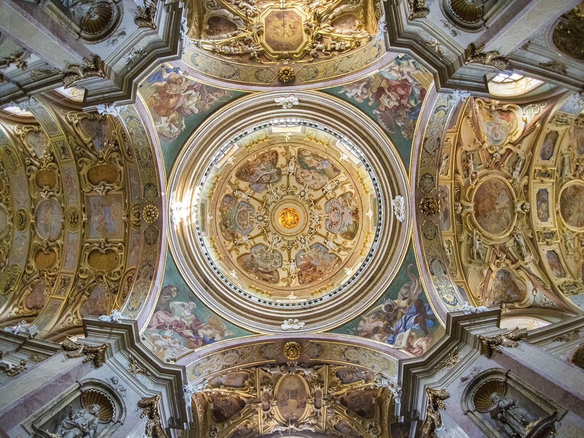 Olomouc interior de la Catedral