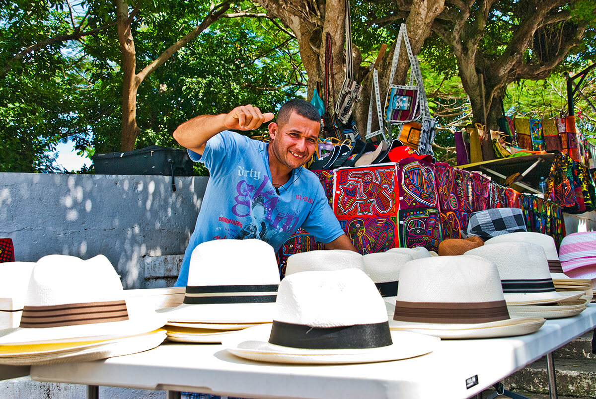 Vendedor de sombreros panameños