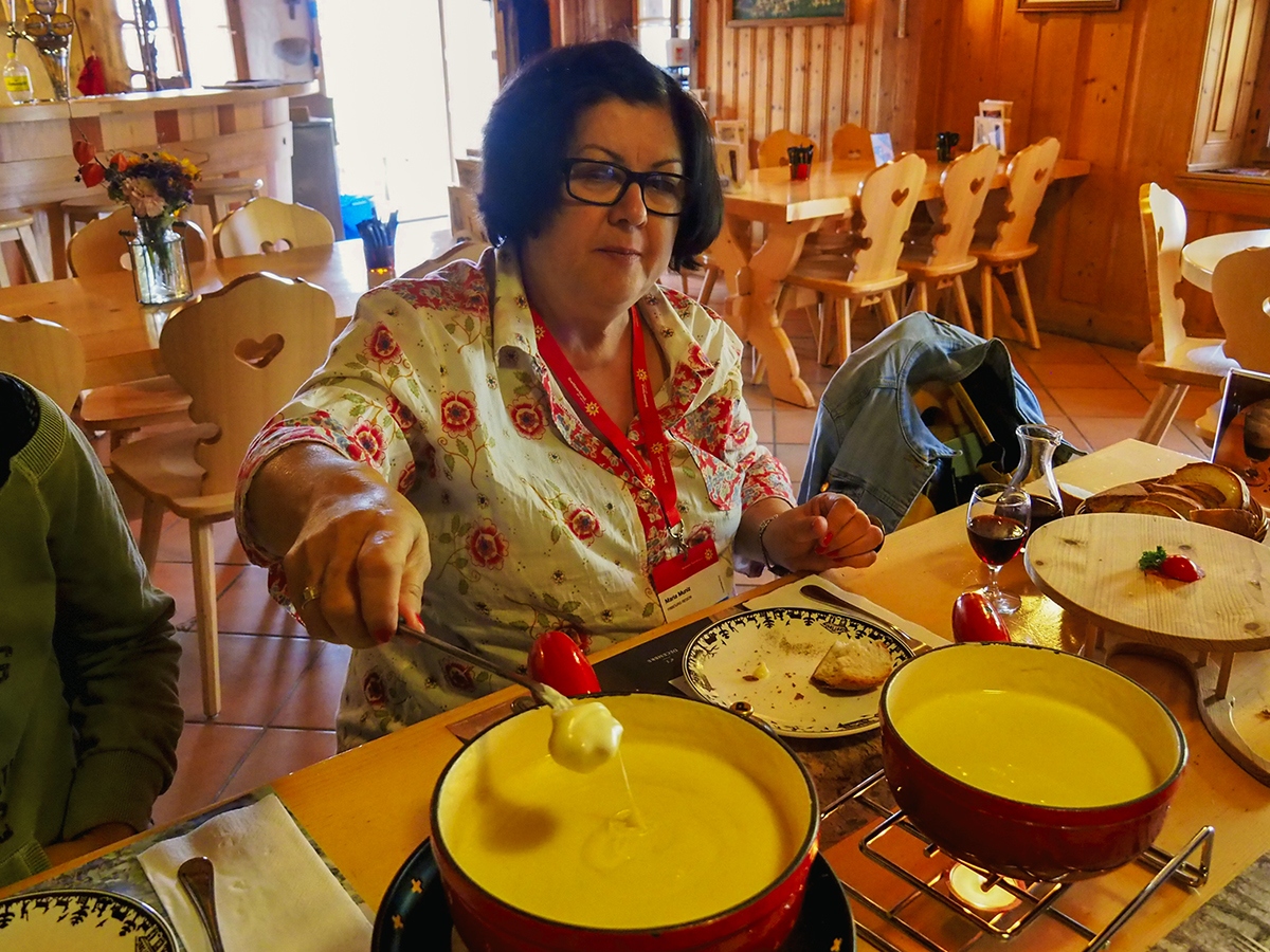 Degustación de una fondue e el Restaurante Chez Boudji