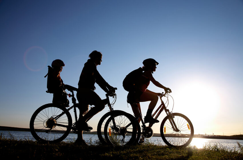 4 rutas para disfrutar formentera en familia, a pie o en bici