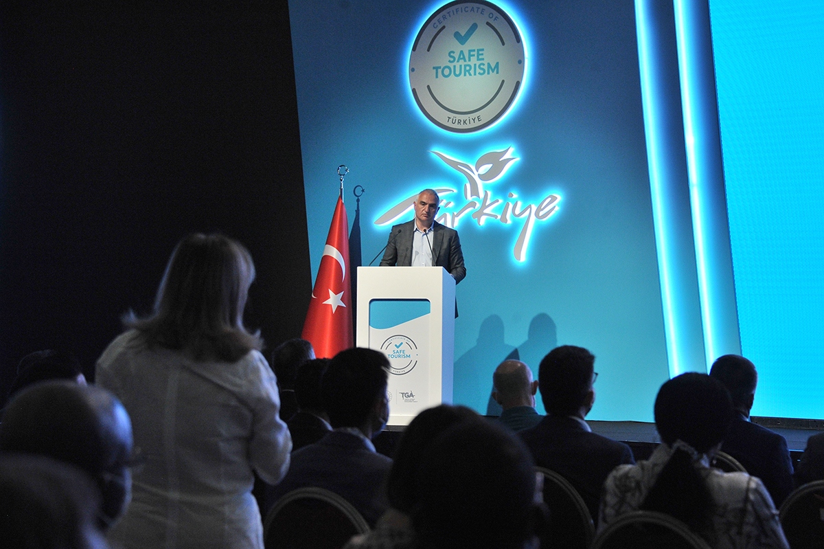 Ministro de Cultura y Turismo de Turquía Sr.Mehmet Nuri Ersoy