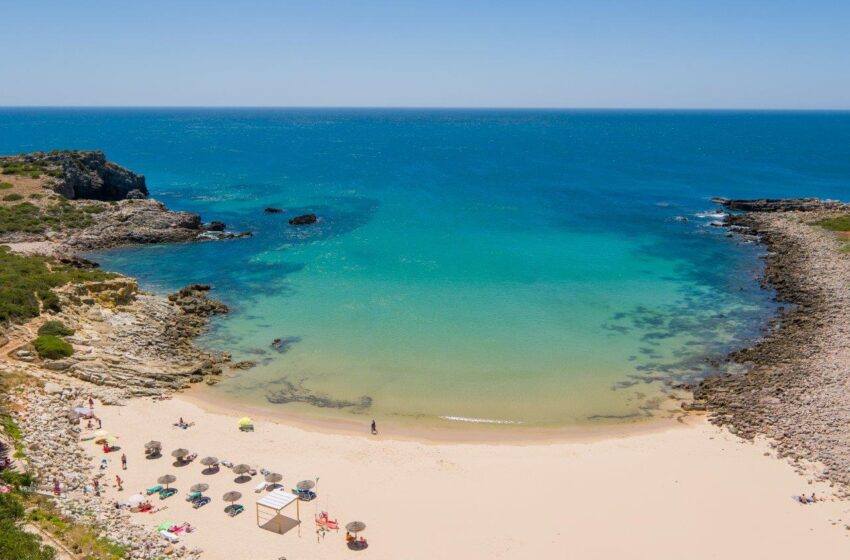  Las playas del Algarve contarán con 91 banderas azules este verano 2021