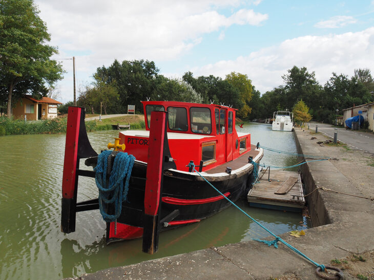 Barcaza en el Canal de Midi