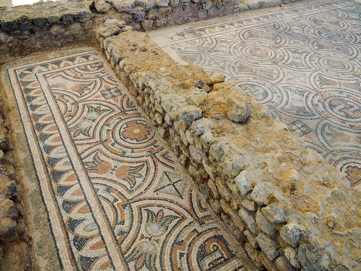 Detalle del mosaico de la piscina de la villa de Seviac