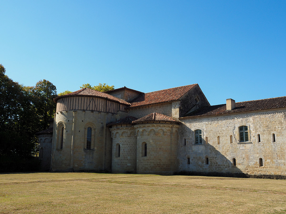 Vista posterior de la Abadía de Flaran