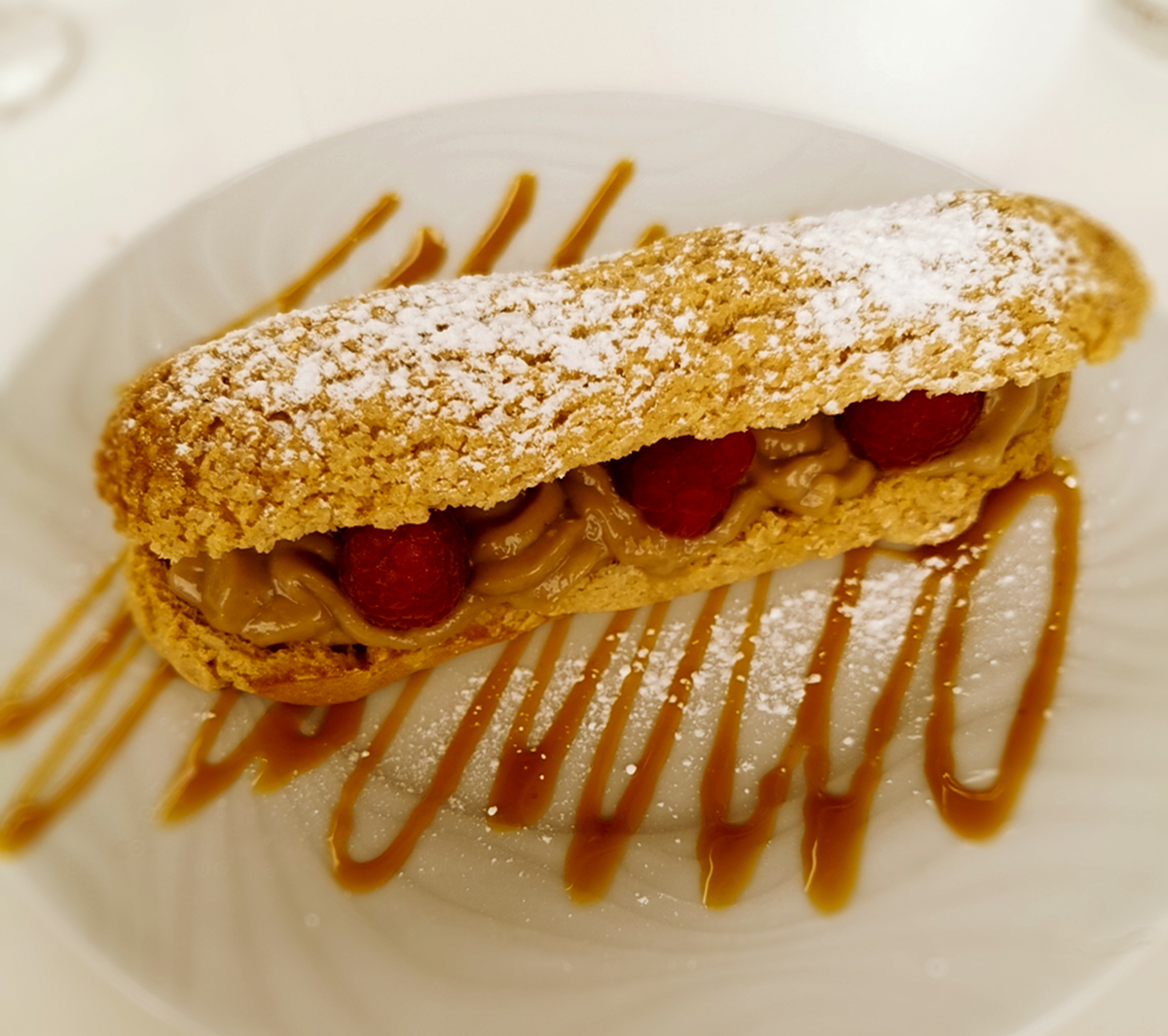 Éclair craquelin praliné, frambroise