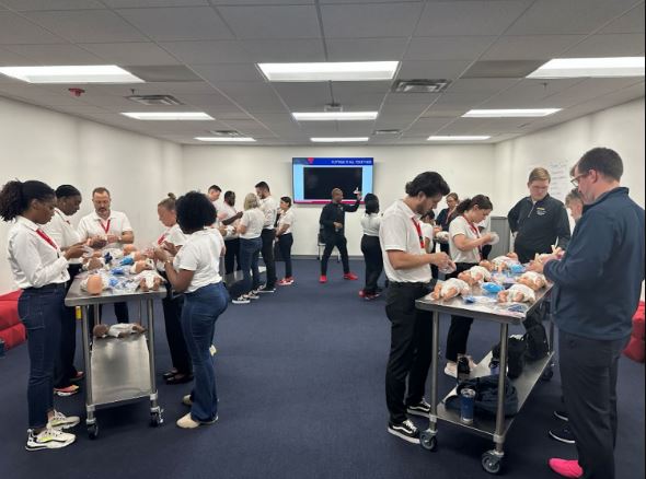  Cómo se prepara y maneja la tripulación de Delta una emergencia médica en vuelo