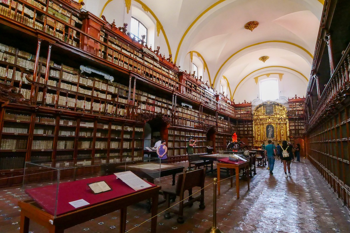 Sala histórica de la Biblioteca Palafoxiana