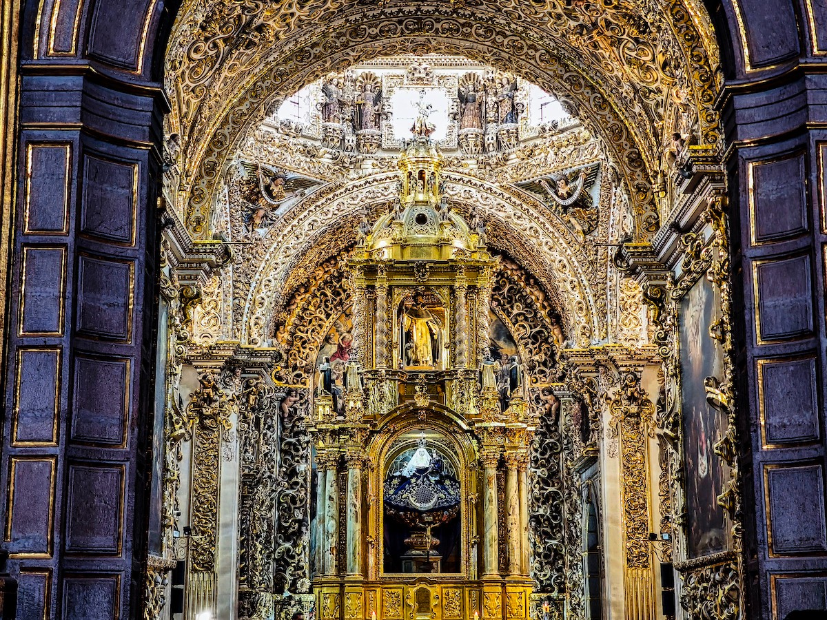 Interior de la Capilla del Rosario en Puebla