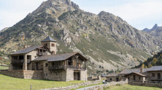 Paisaje otoñal del valle de Incles en Andorra